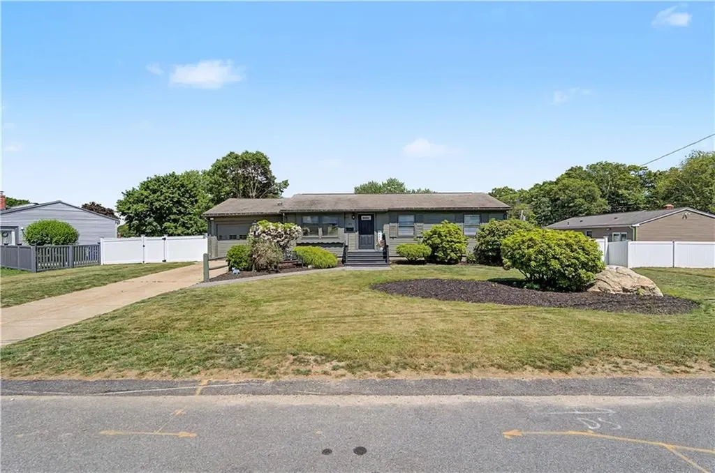 162 Larchmont Road Warwick RI 02886