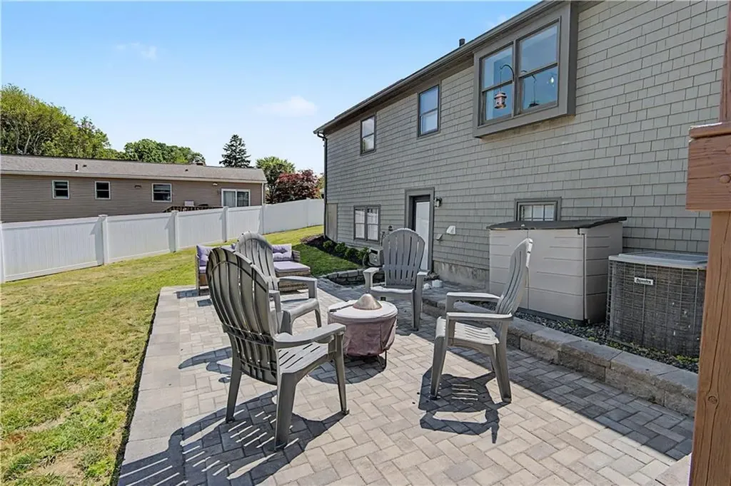 162 Larchmont Road Warwick RI 02886