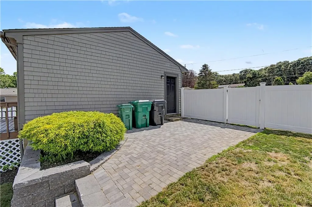 162 Larchmont Road Warwick RI 02886