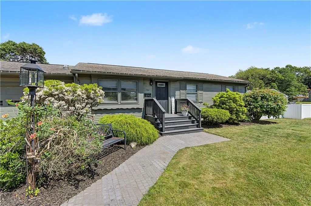 162 Larchmont Road Warwick RI 02886