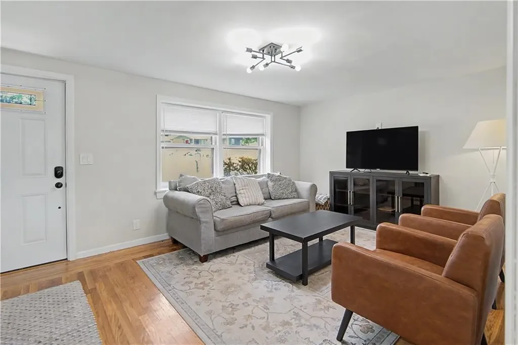 162 Larchmont Road Warwick RI 02886