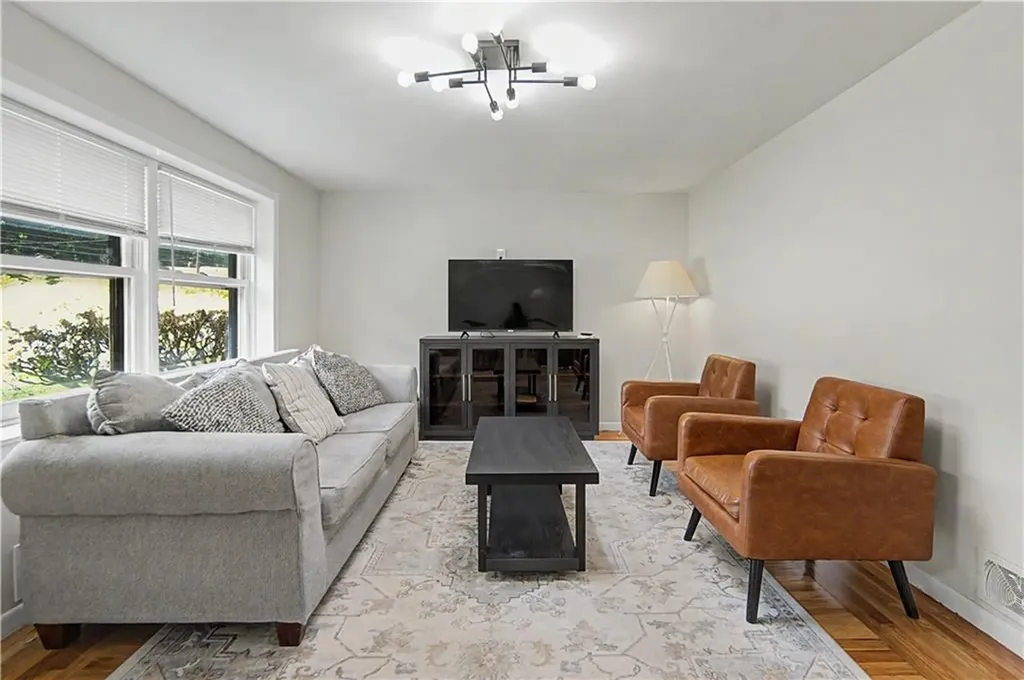 162 Larchmont Road Warwick RI 02886