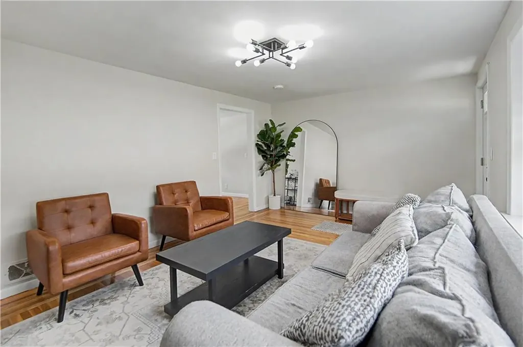 162 Larchmont Road Warwick RI 02886