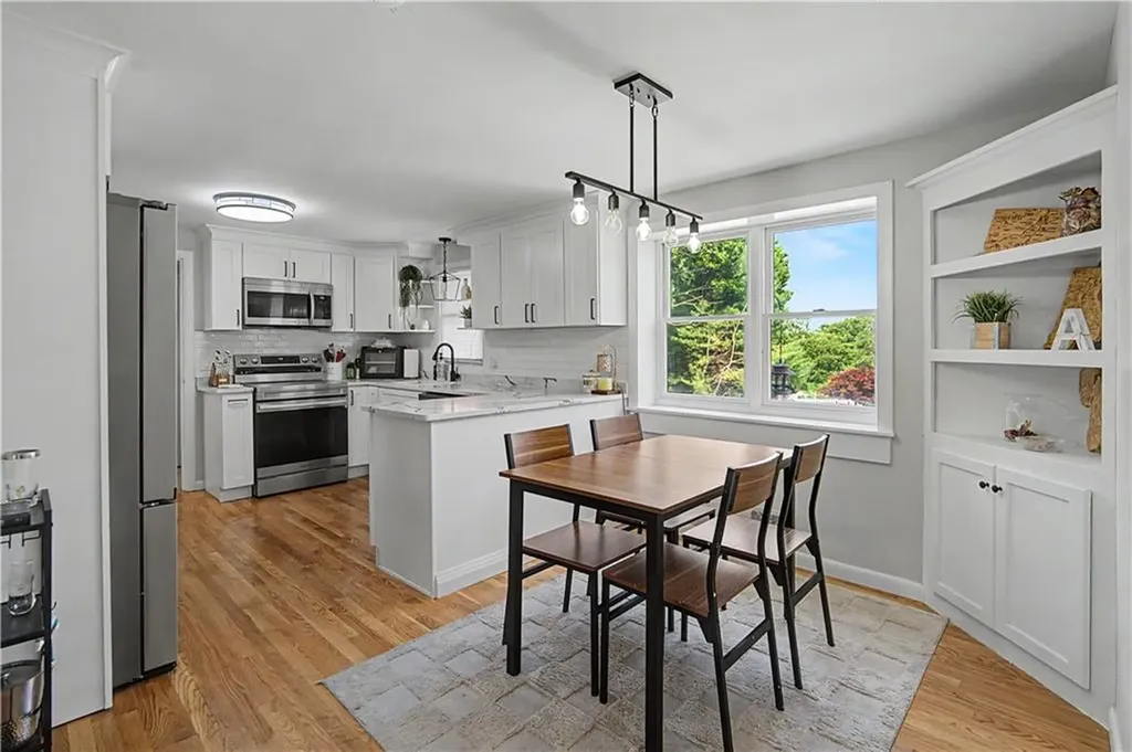 162 Larchmont Road Warwick RI 02886