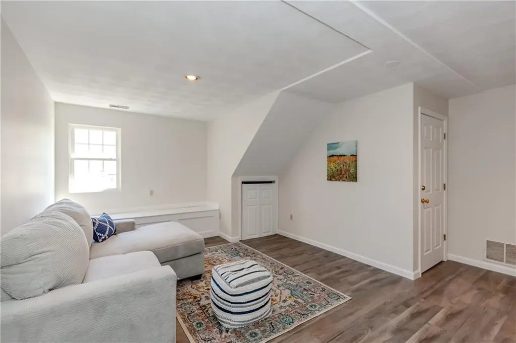 136 Hope Hill Terrace Cranston RI 02921