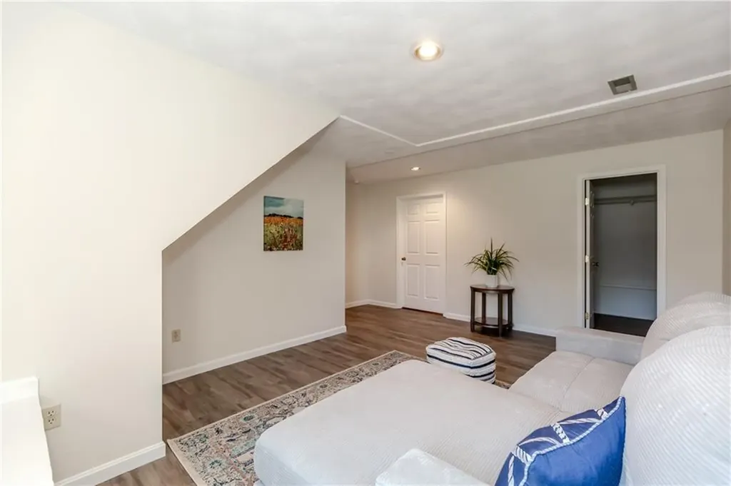 136 Hope Hill Terrace Cranston RI 02921