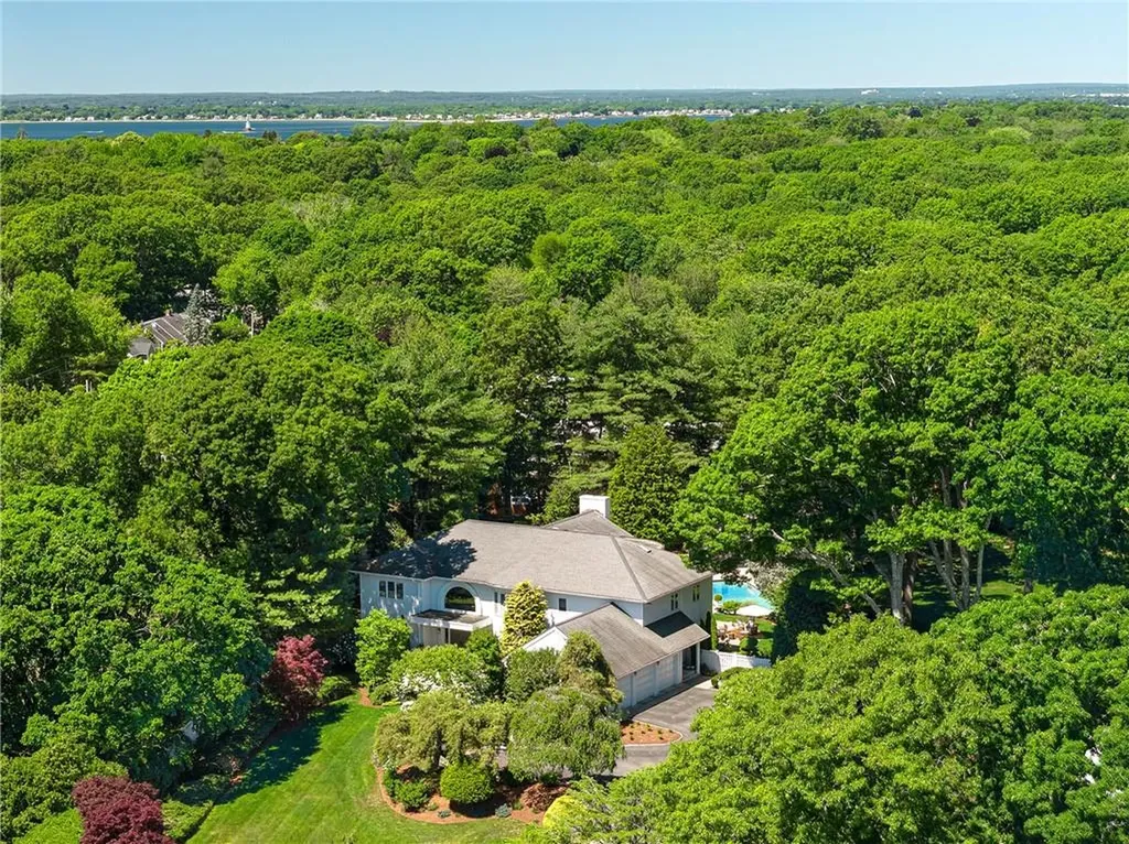 4 Jones Circle Barrington RI 02806