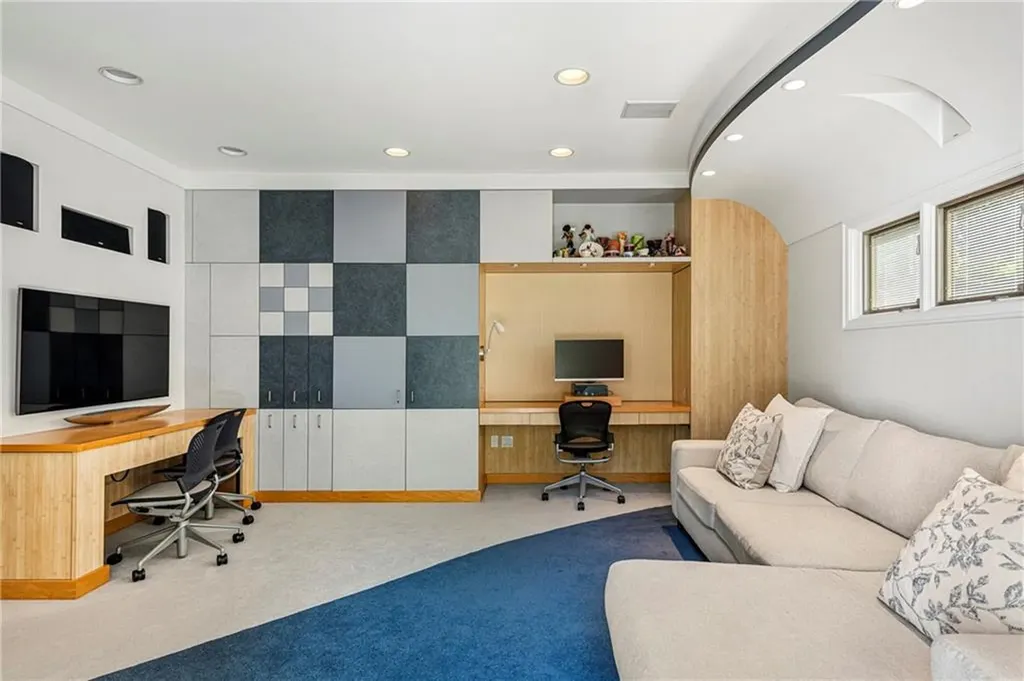 4 Jones Circle Barrington RI 02806