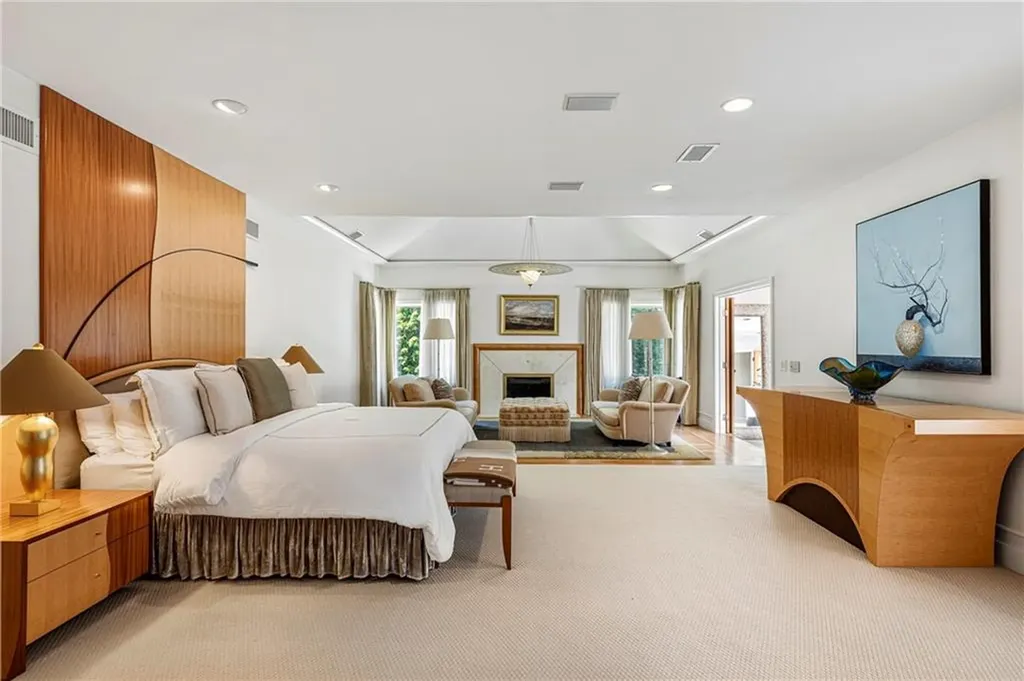 4 Jones Circle Barrington RI 02806