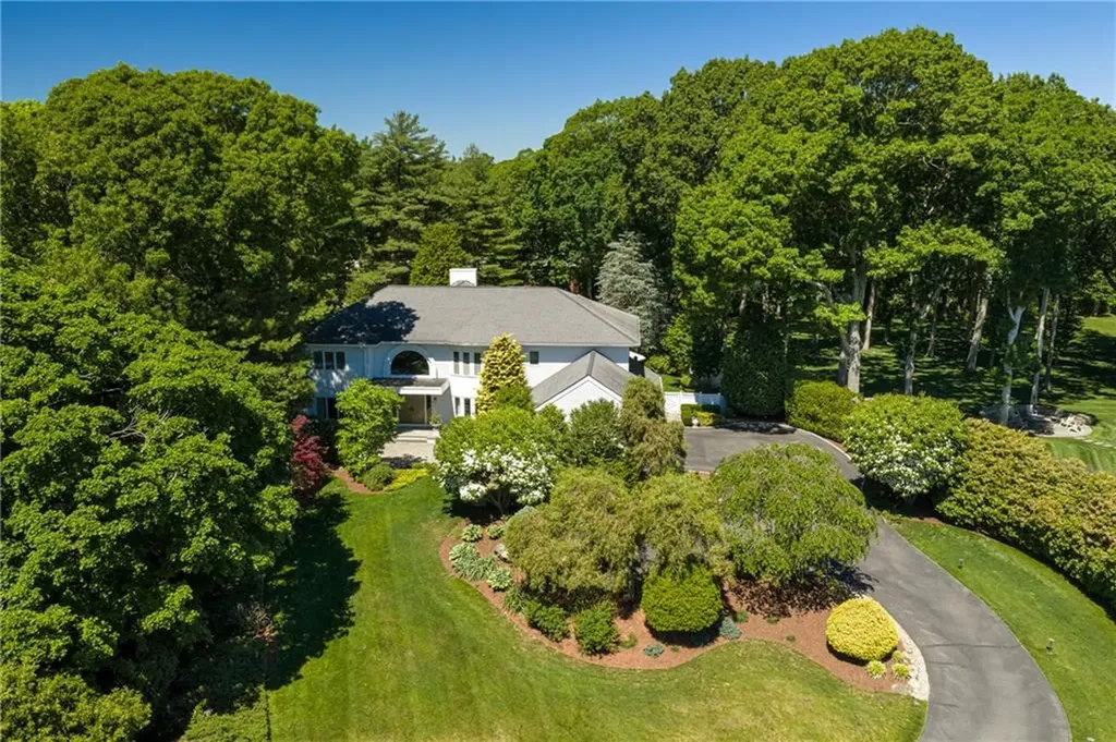 4 Jones Circle Barrington RI 02806