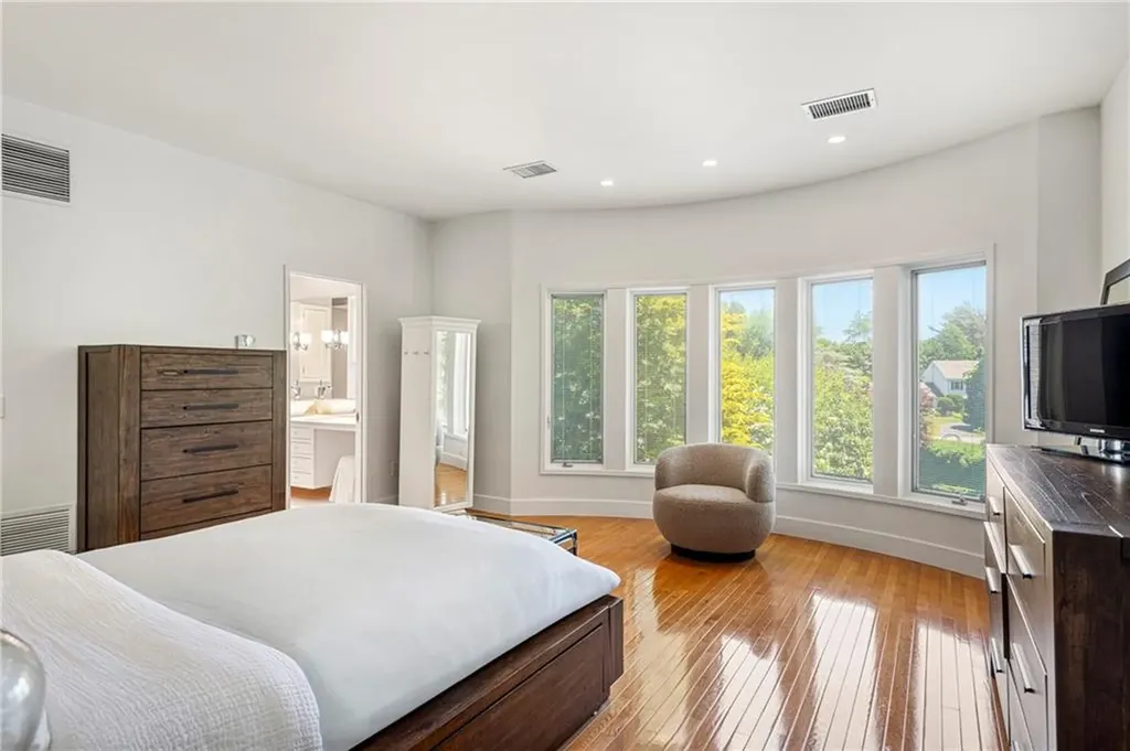 4 Jones Circle Barrington RI 02806