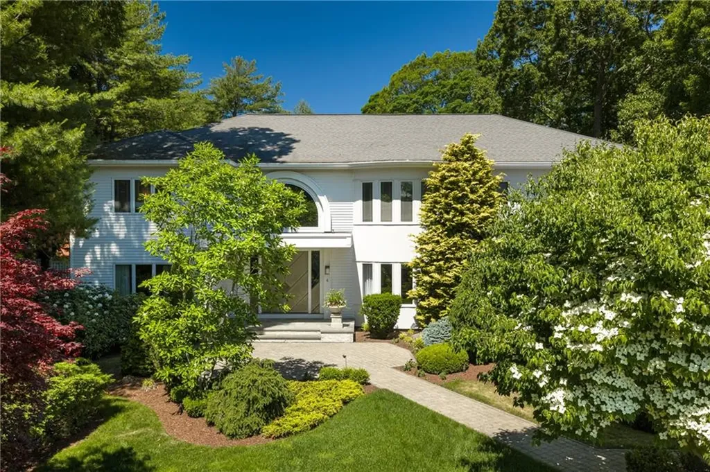 4 Jones Circle Barrington RI 02806