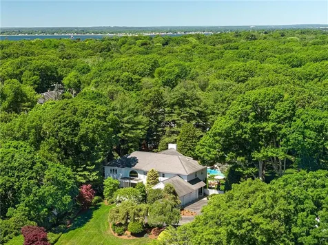 4 Jones Circle Barrington RI 02806