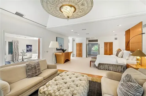 4 Jones Circle Barrington RI 02806