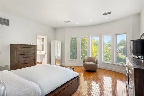4 Jones Circle Barrington RI 02806