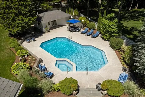 4 Jones Circle Barrington RI 02806