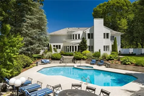 4 Jones Circle Barrington RI 02806