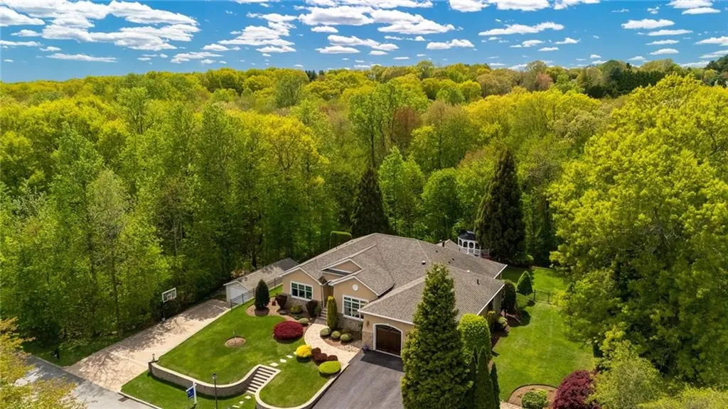 45 Briarbrooke Lane Cranston RI 02921