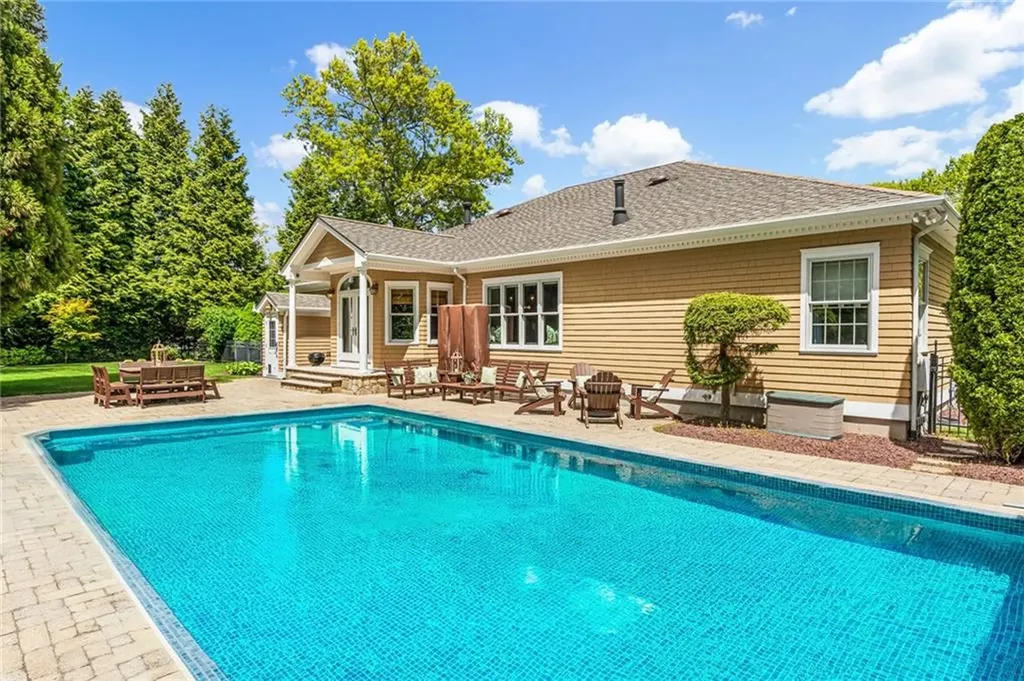 45 Briarbrooke Lane Cranston RI 02921