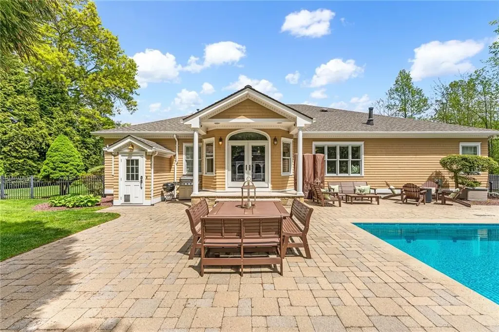 45 Briarbrooke Lane Cranston RI 02921