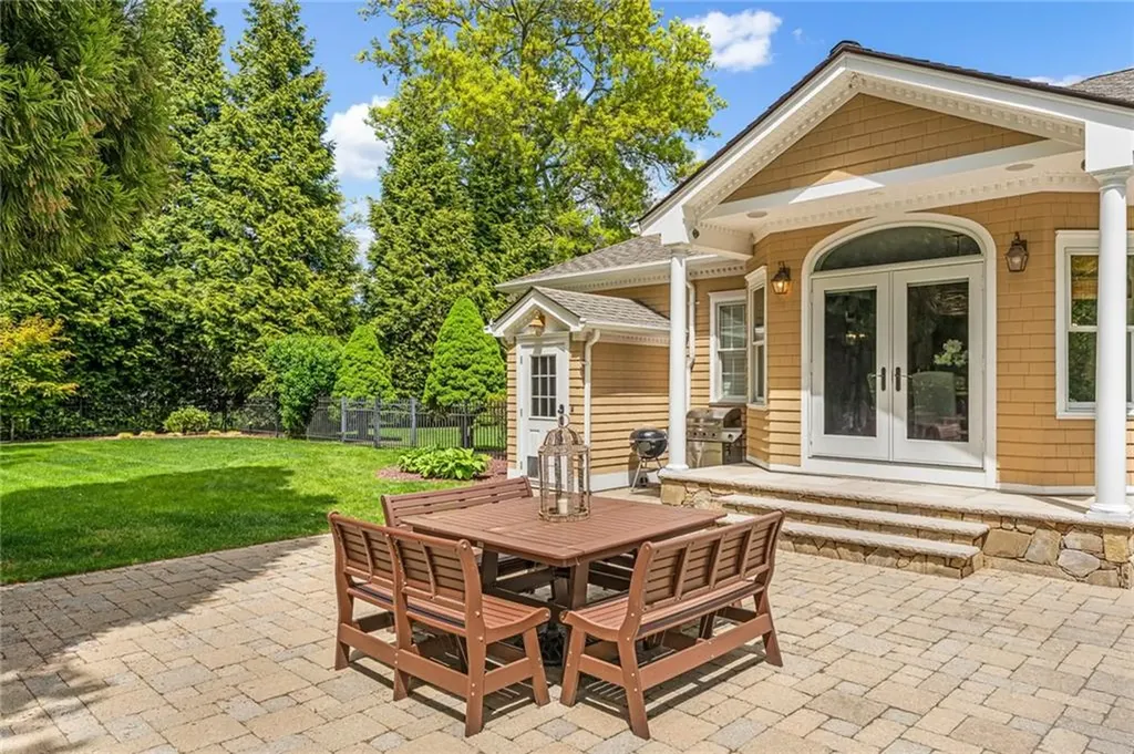 45 Briarbrooke Lane Cranston RI 02921