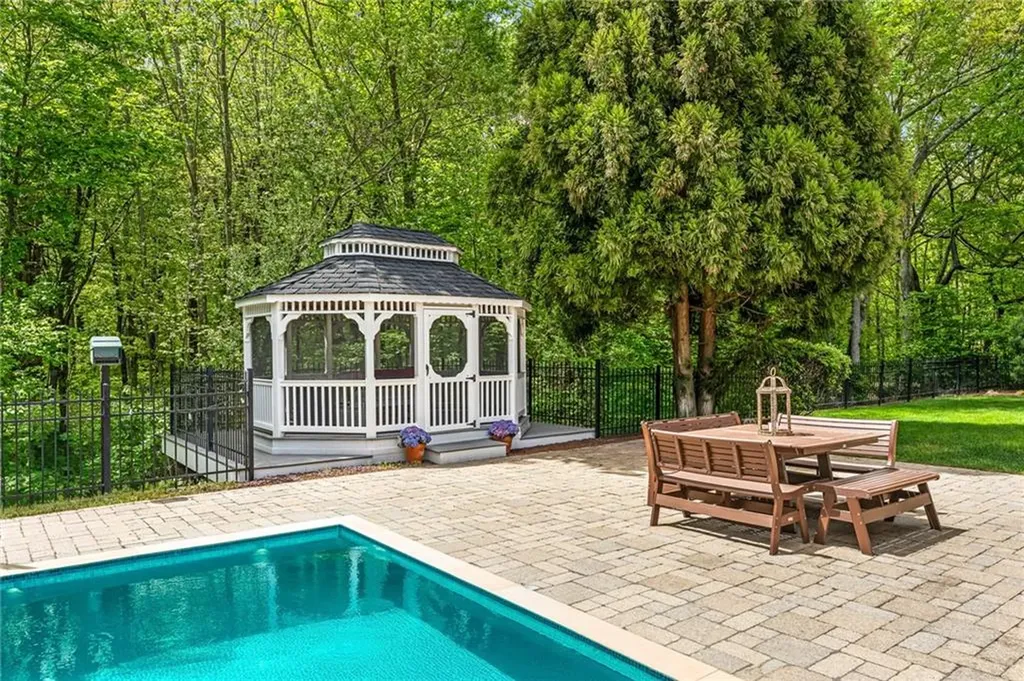 45 Briarbrooke Lane Cranston RI 02921