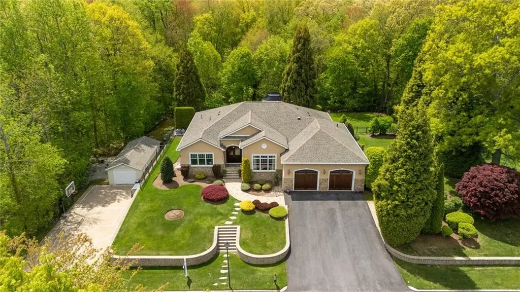 45 Briarbrooke Lane Cranston RI 02921