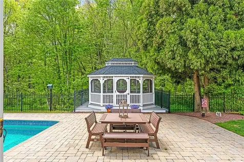 45 Briarbrooke Lane Cranston RI 02921