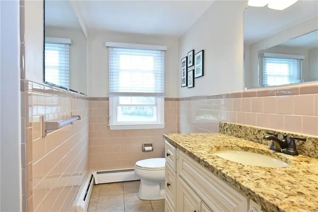17 Melbourne Drive Narragansett RI 02882