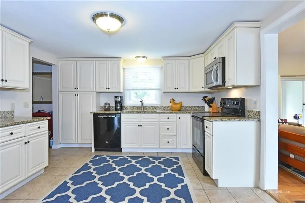 17 Melbourne Drive Narragansett RI 02882