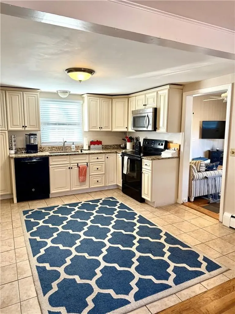 17 Melbourne Drive Narragansett RI 02882