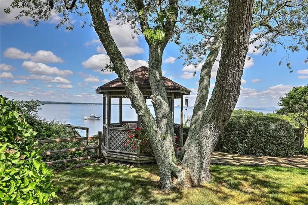 129 Seaside Drive Jamestown RI 02835