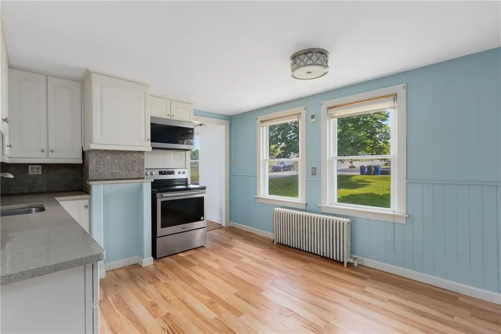 37 Reservoir Road Middletown RI 02842