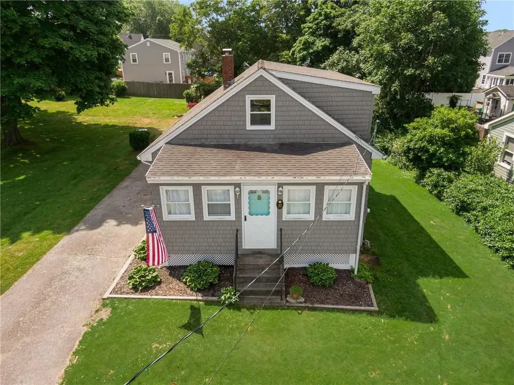37 Reservoir Road Middletown RI 02842