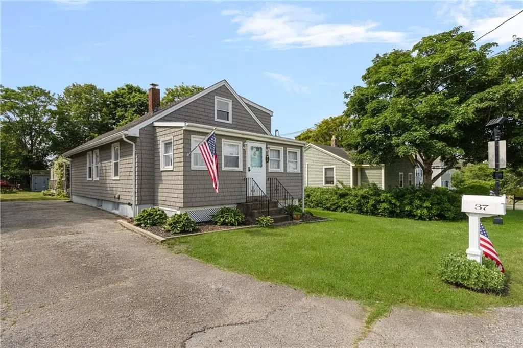 37 Reservoir Road Middletown RI 02842