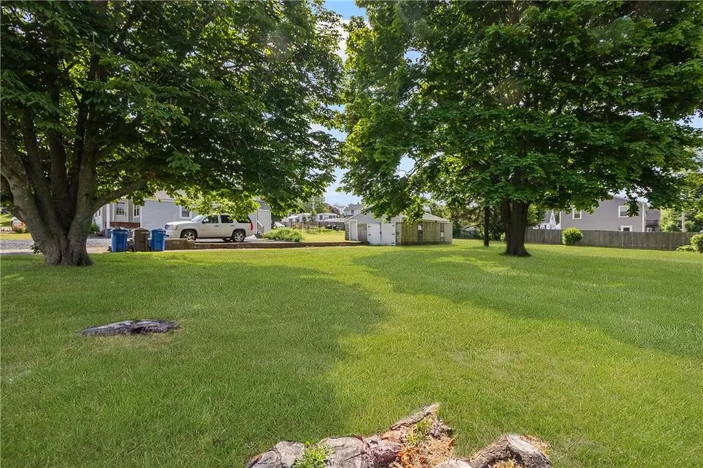 37 Reservoir Road Middletown RI 02842