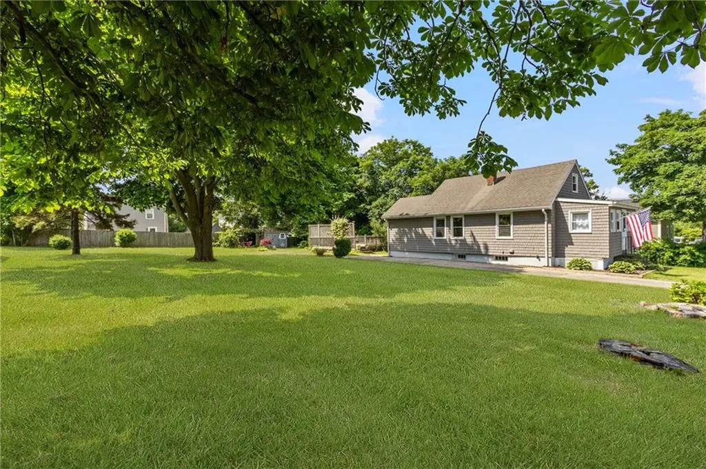 37 Reservoir Road Middletown RI 02842