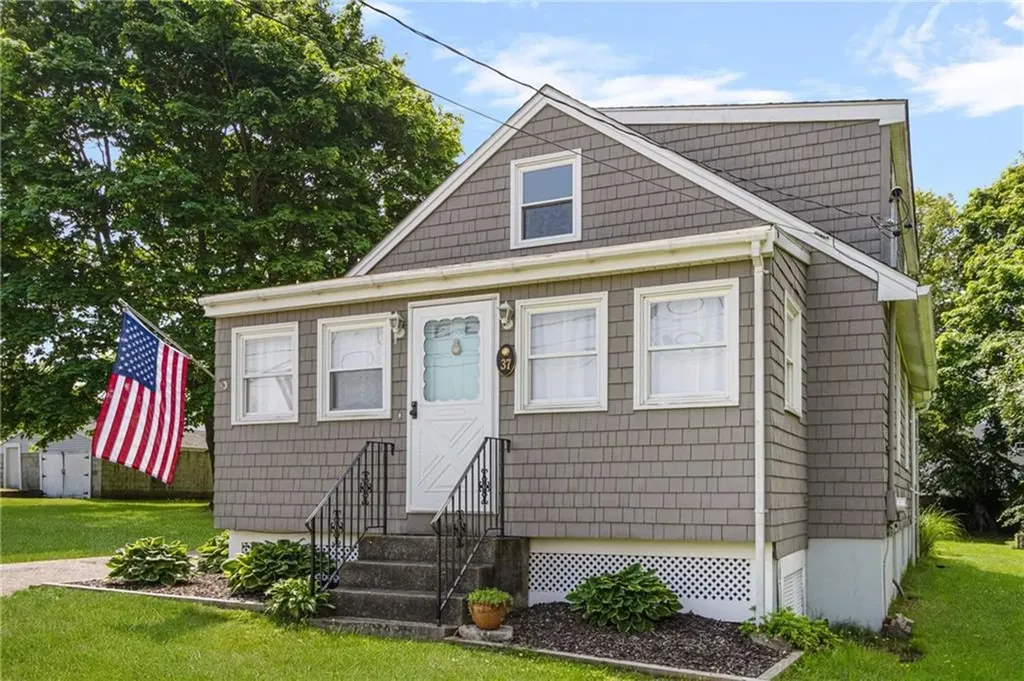37 Reservoir Road Middletown RI 02842