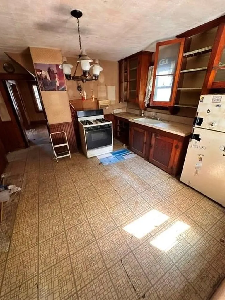 43 Plymouth Road Warwick RI 02818