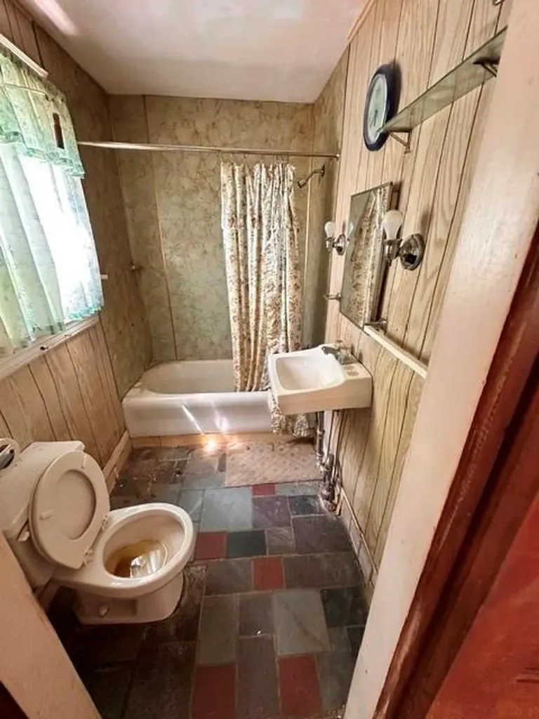 43 Plymouth Road Warwick RI 02818