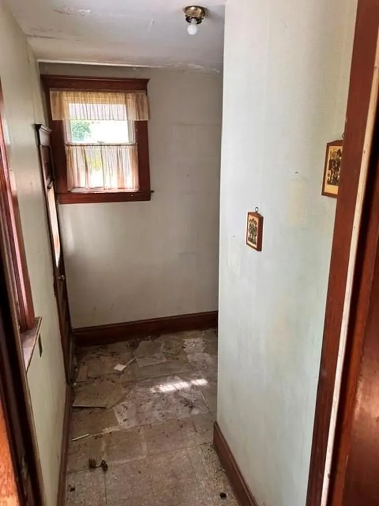 43 Plymouth Road Warwick RI 02818