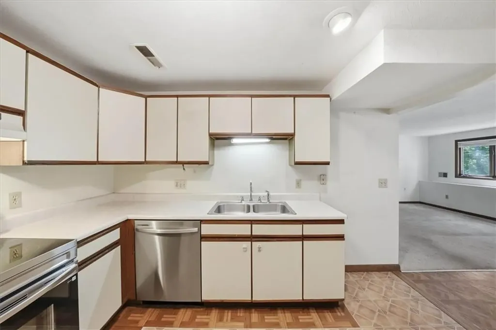 41 Kristee Circle West Warwick RI 02893