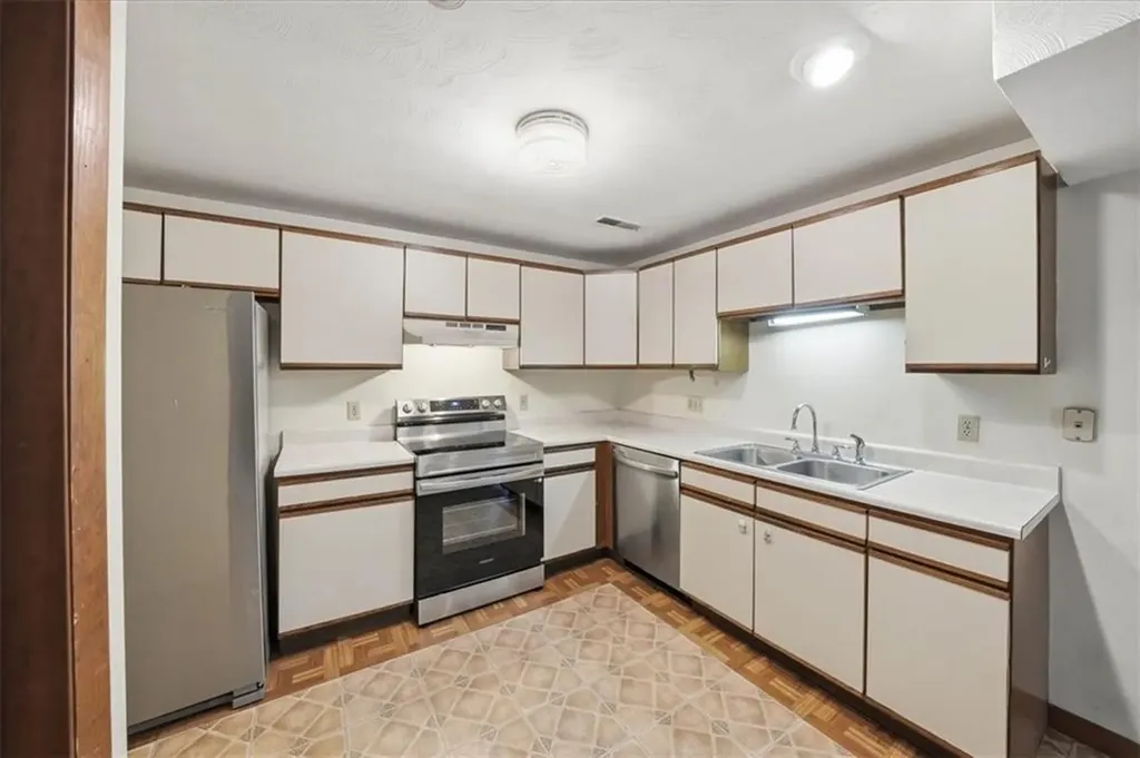 41 Kristee Circle West Warwick RI 02893