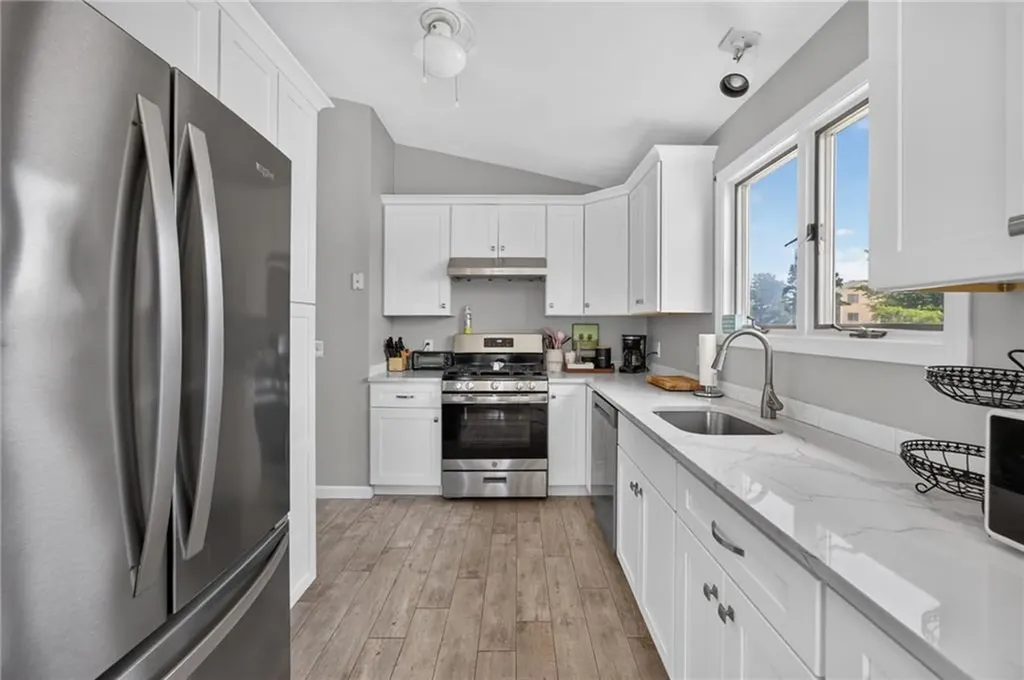 8 Southwest Road Narragansett RI 02882