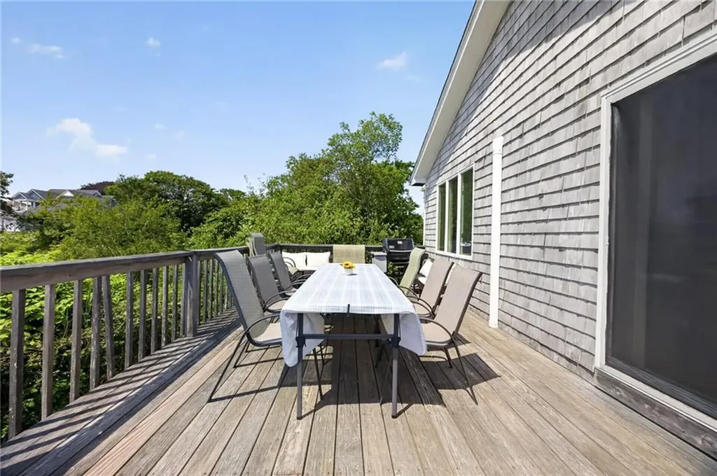 8 Southwest Road Narragansett RI 02882