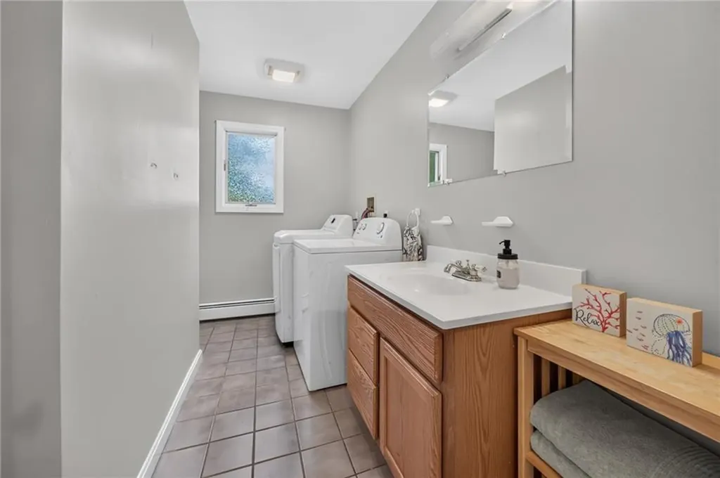 8 Southwest Road Narragansett RI 02882