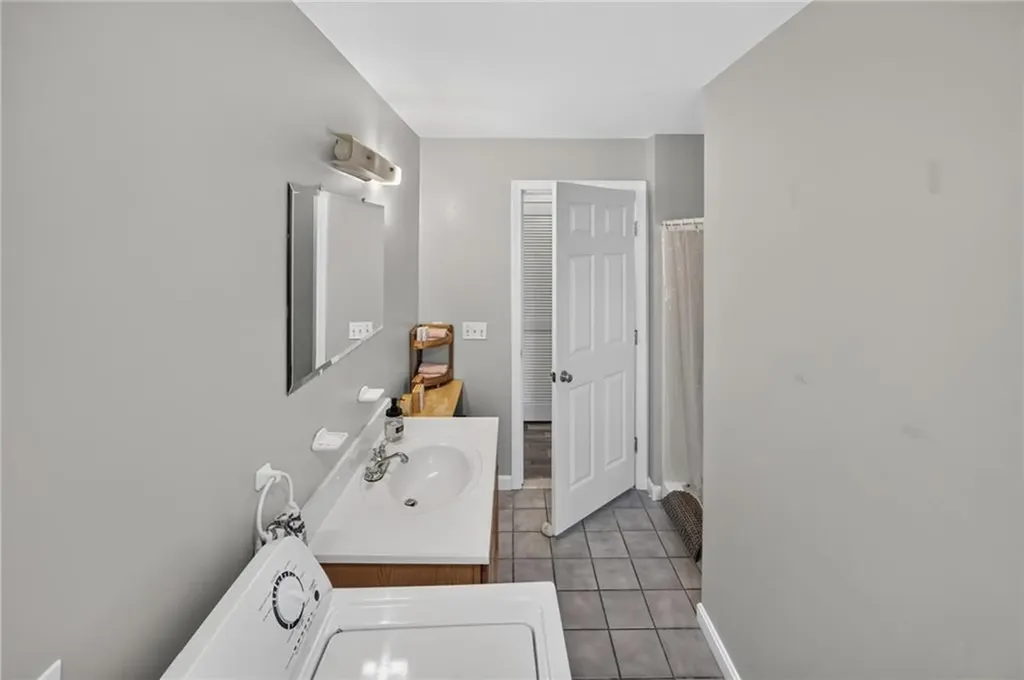 8 Southwest Road Narragansett RI 02882
