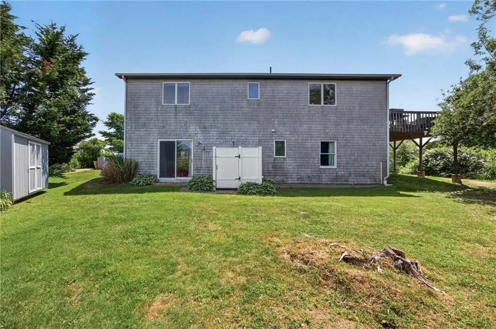 8 Southwest Road Narragansett RI 02882