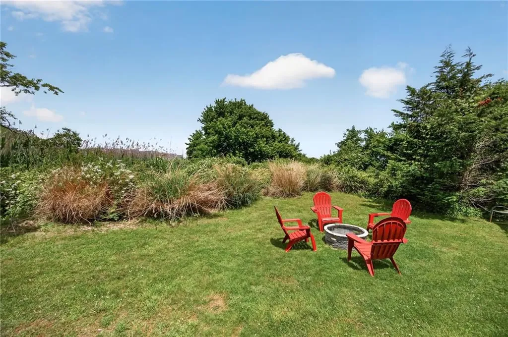 8 Southwest Road Narragansett RI 02882