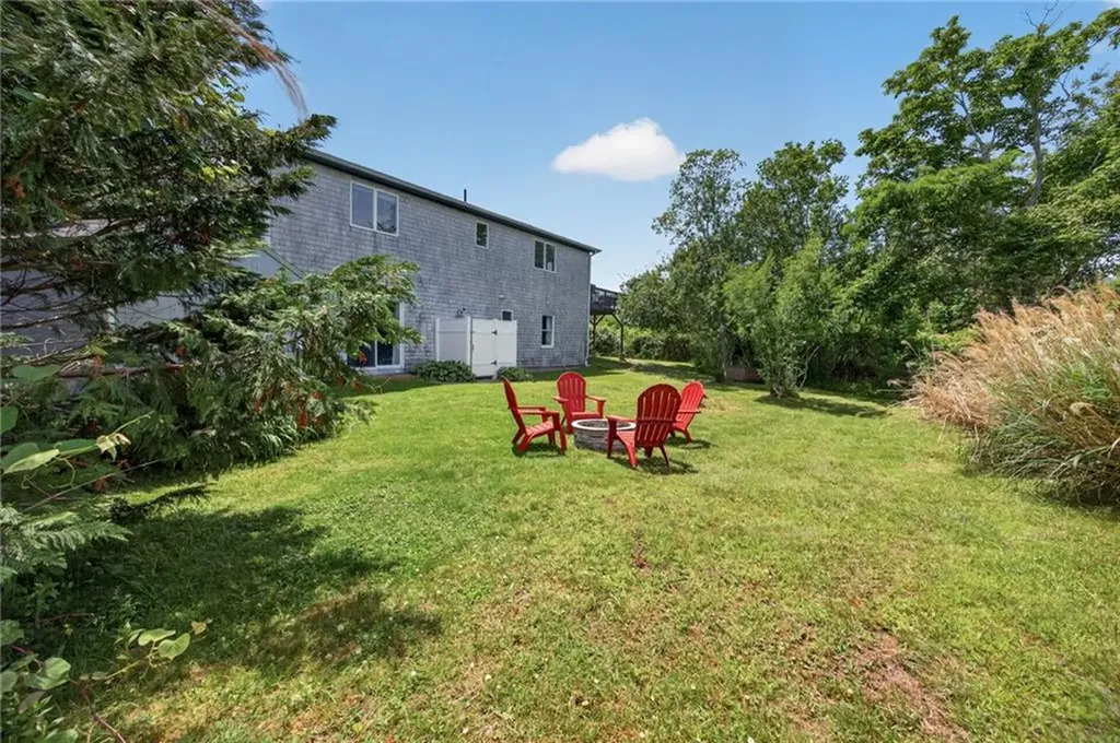 8 Southwest Road Narragansett RI 02882
